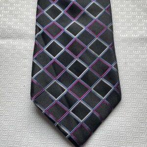 Van HEUSEN Elegant Black and Purple Geometric Tie